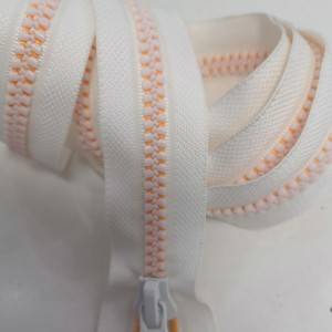 Zipper Wholesale 8# plastic zipper Dynamic Teeth 2 ways O/E